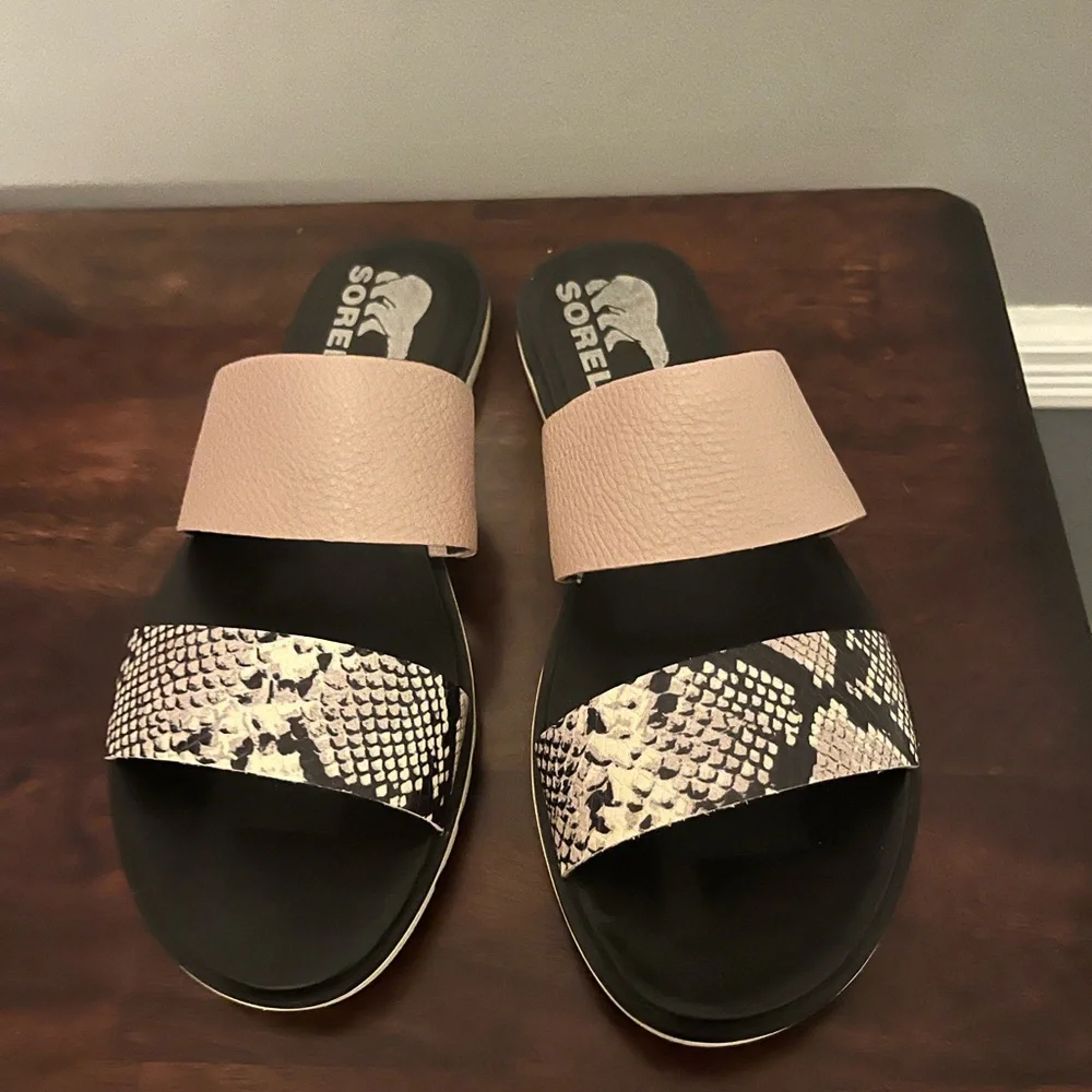 New! SOREL Roaming Slide Sandals. Snakeskin & Blush Pink Leather.  Size 9.5